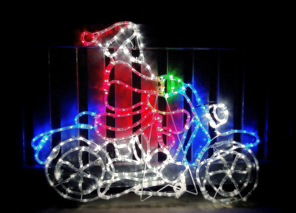 Weihnachtsbeleuchtung Santa auf Motorrad