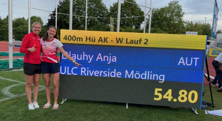 Anja Dlauhy nach ihrem österreichischen Rekord über 400 Meter Hürden mit 54,80 Sekunden in St. Pölten